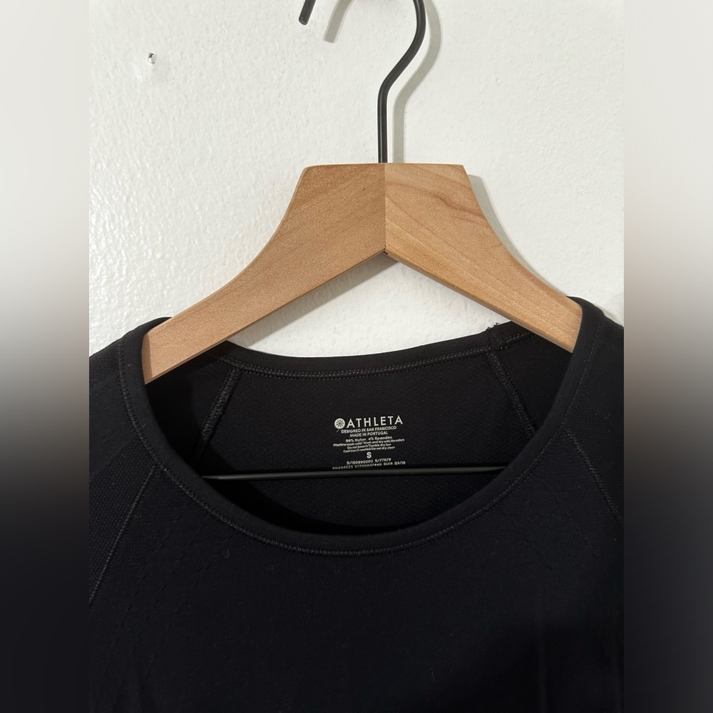 Athleta Women’s Speedlight Seamless Tee in Black Size Small Athletic top - Picture 4 of 6